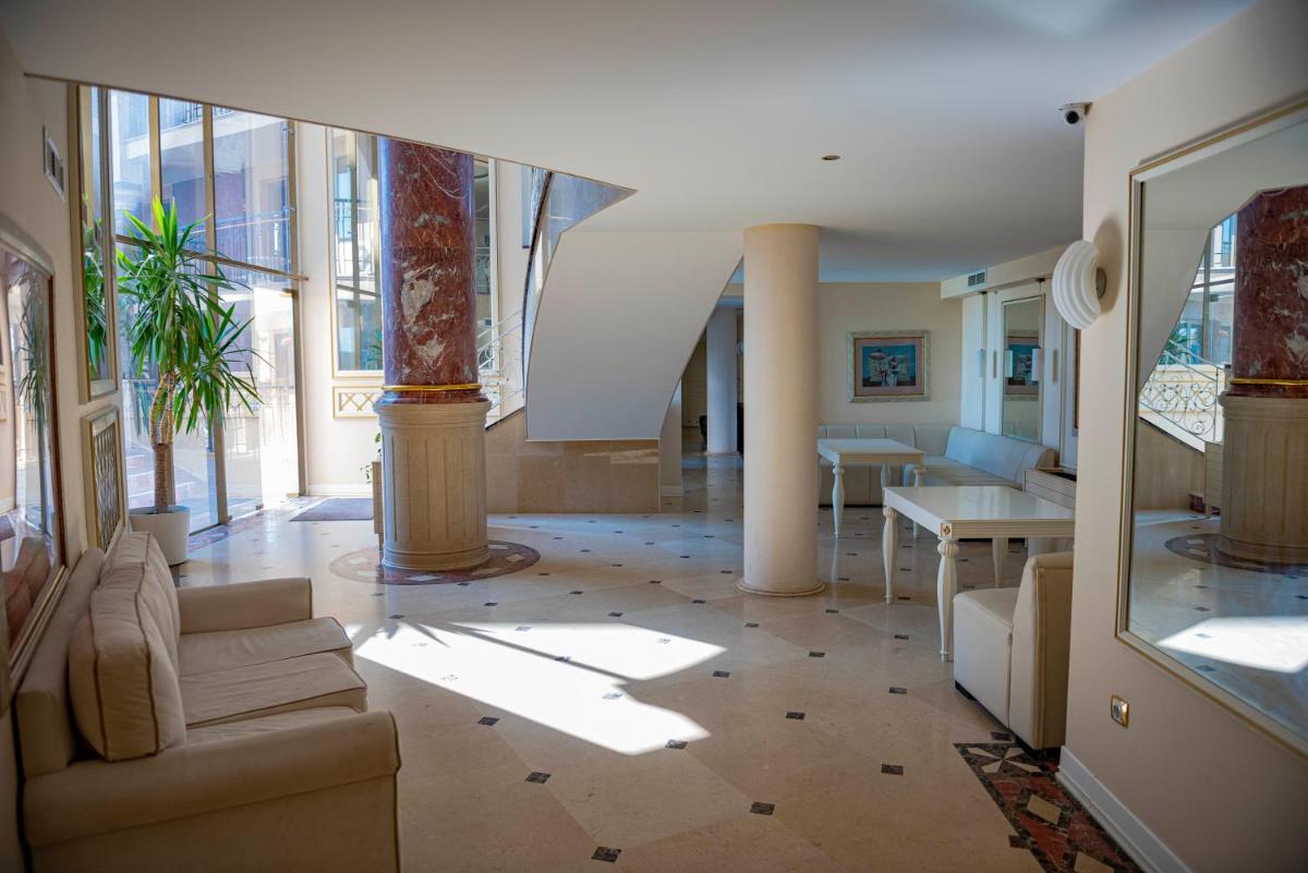Suitetrails - Menada Apartments in Golden Rainbow