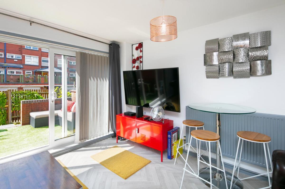 B16 Arena Central - 3 Bedrooms, 2 Bathrooms, Parking Space - Private Apartment - 欢迎 - Housity