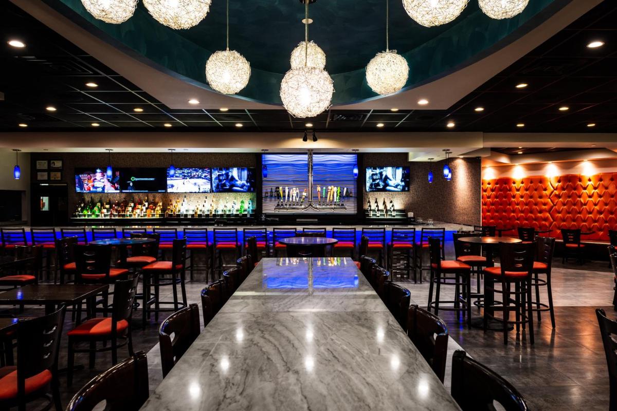 Holiday Inn Newark International Airport - Housity