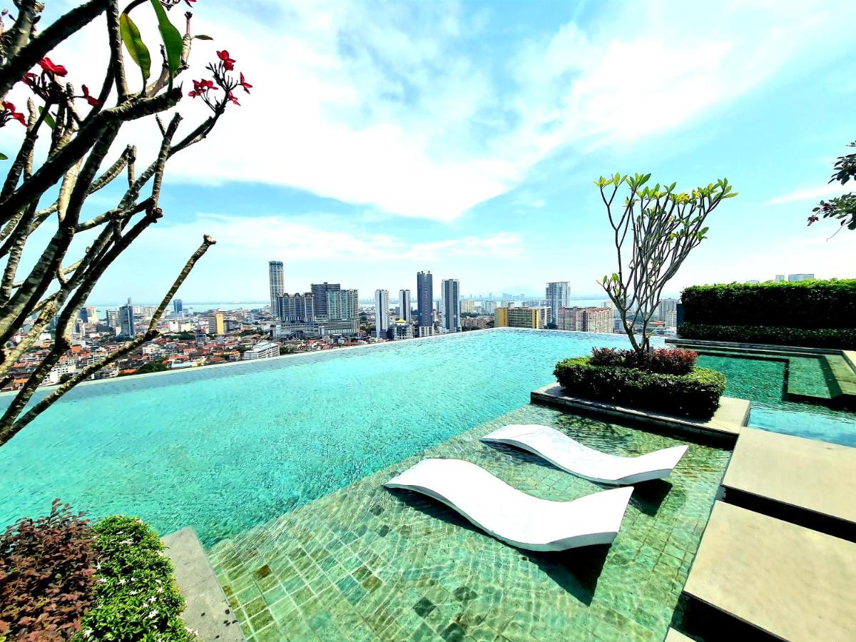 Beacon Executive Premium Suite - Housity