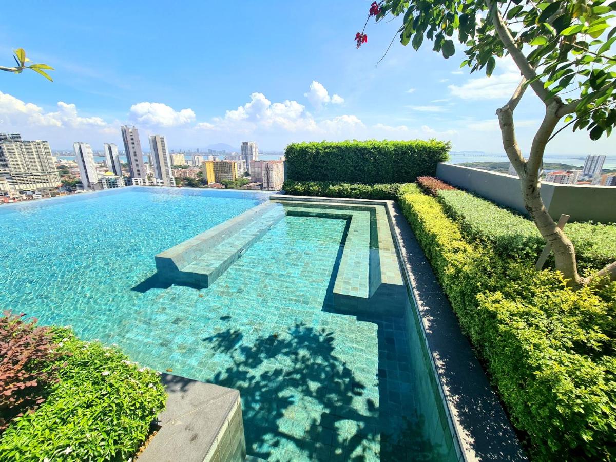 Beacon Executive Premium Suite - Housity