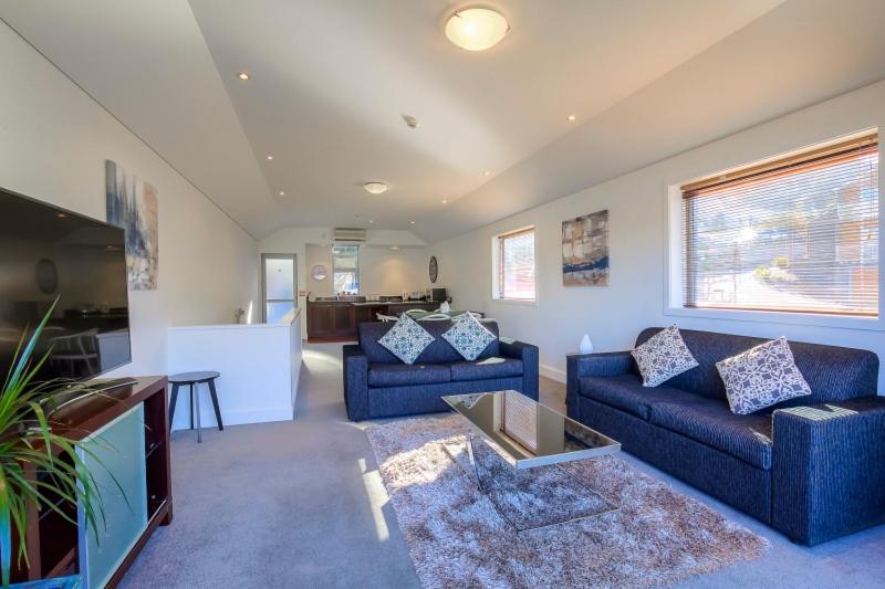 Alpine Vista - Queenstown Holiday Home - Housity