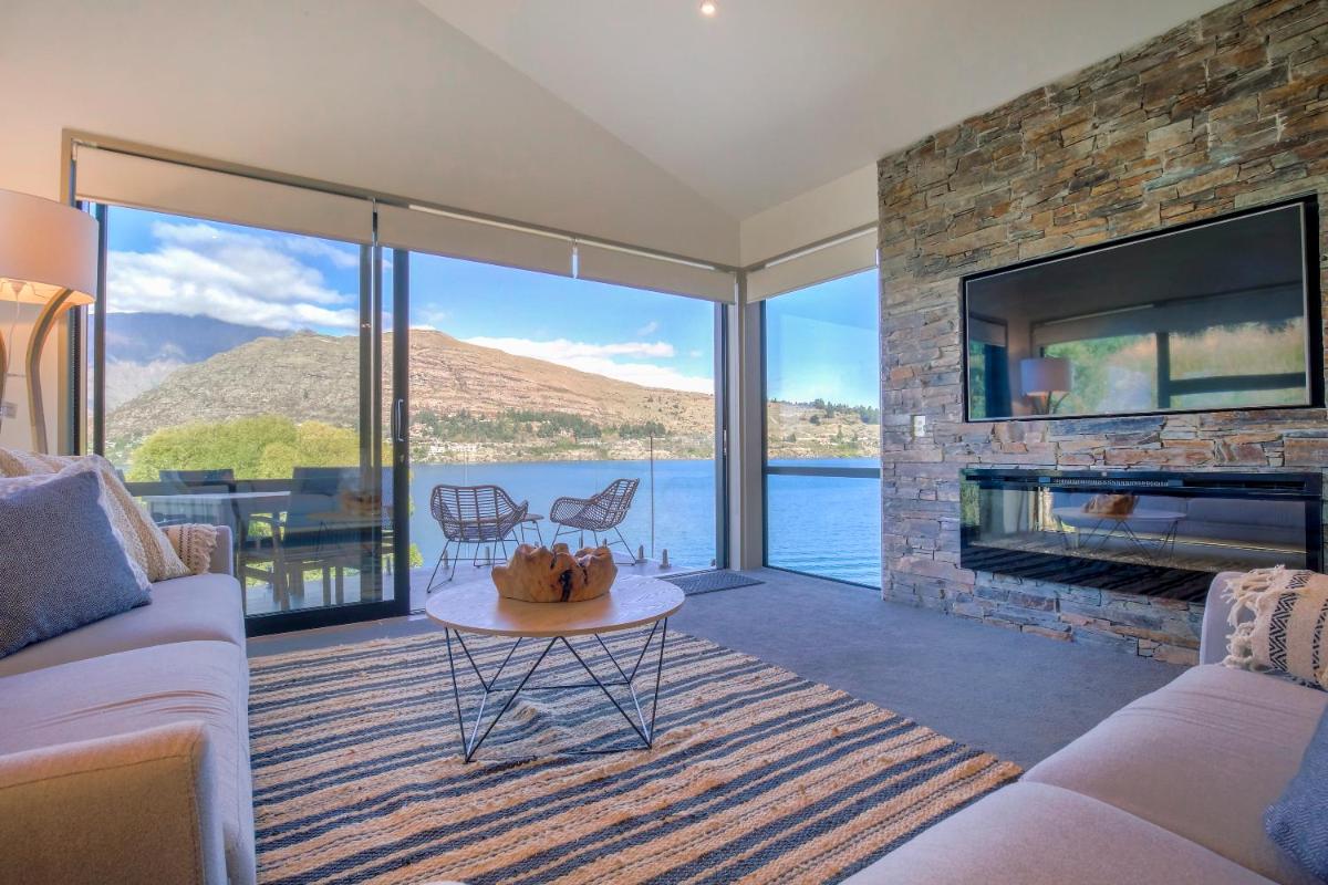 The Villa Lookout - Queenstown Holiday Villa - Housity