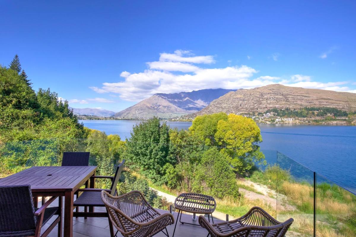 The Villa Lookout - Queenstown Holiday Villa - Housity