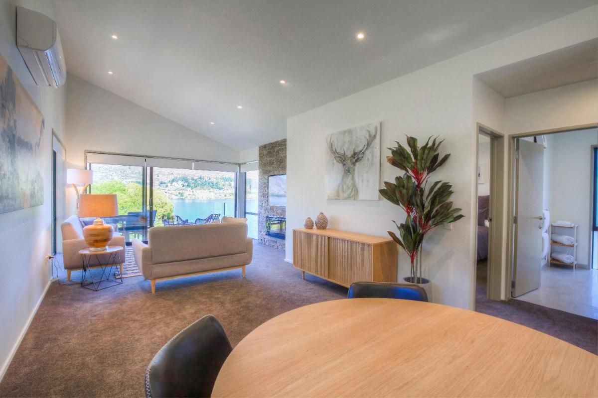 The Villa Lookout - Queenstown Holiday Villa - Housity
