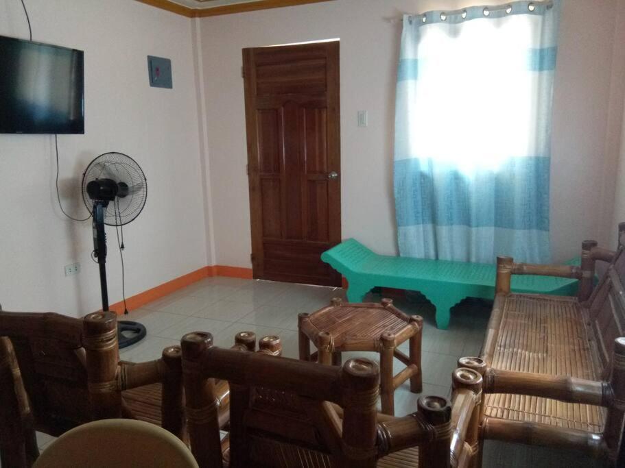 Zeny Milanes Hundred Islands Transient House - Housity