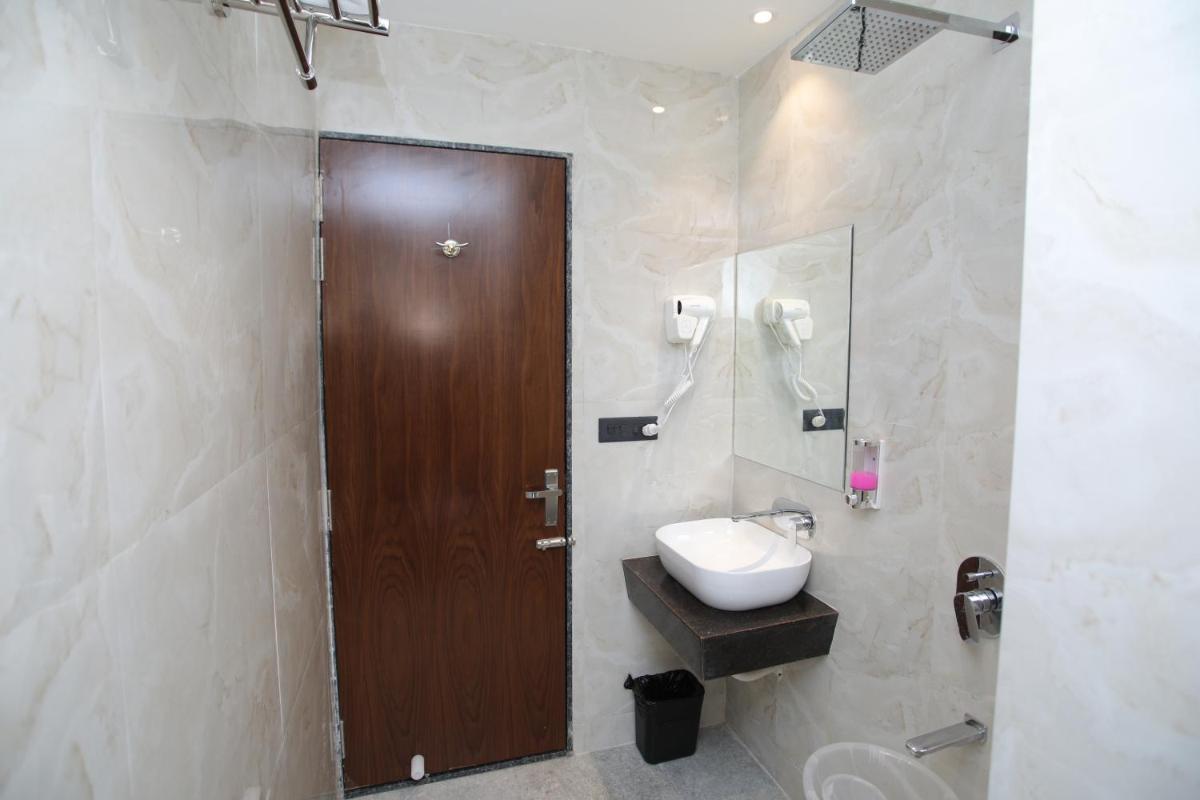 Hotel Grand - Housity