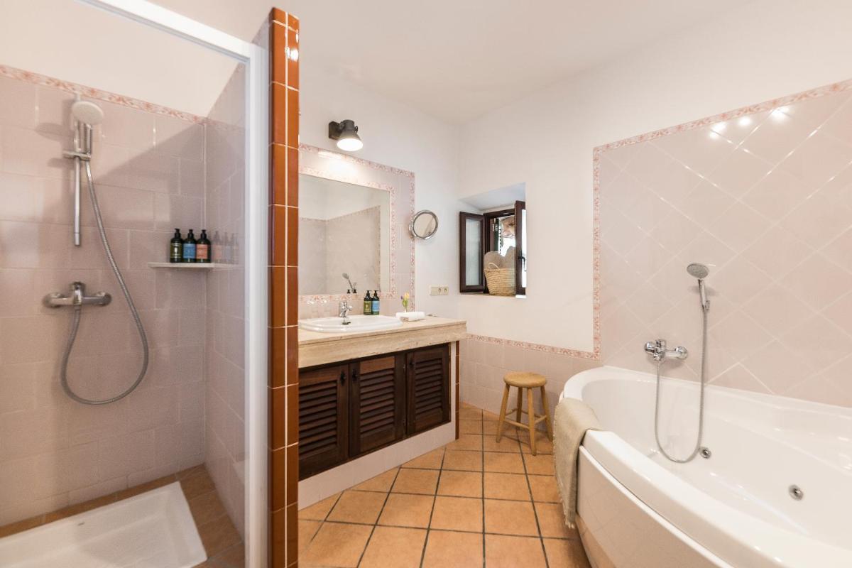 Un baño de Ca'n Beneït