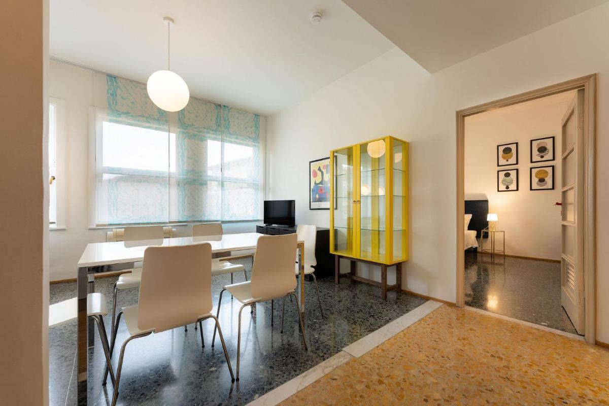 Por Santa Maria Apartment - Housity