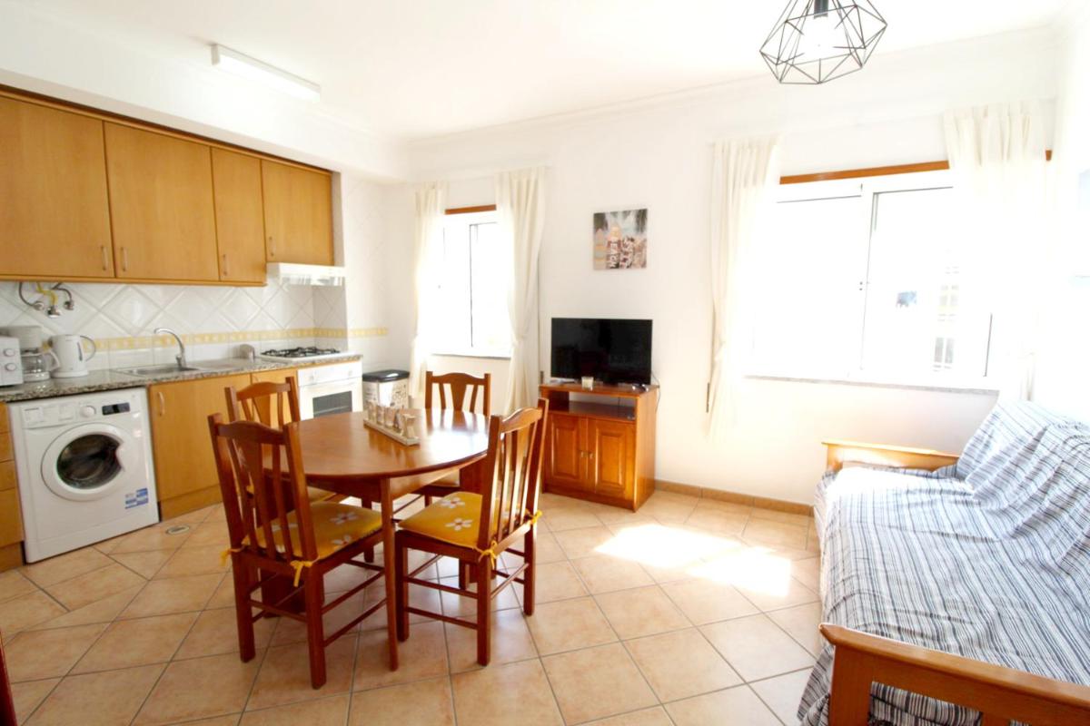 Modern Apartment in Portimão with Pool, 50 m² - Housity