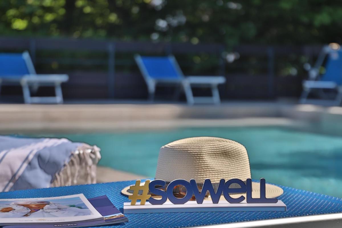 Piscine de l'établissement SOWELL HOTELS Mont Blanc et SPA ou située à proximité
