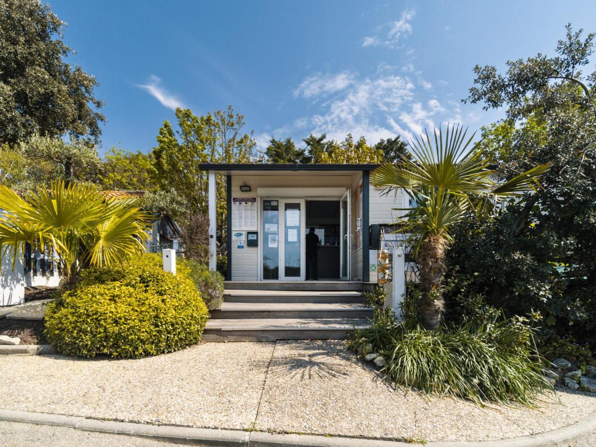 Camping Paradis 4 étoiles Au Port de L'Houmeau - La Rochelle - Housity