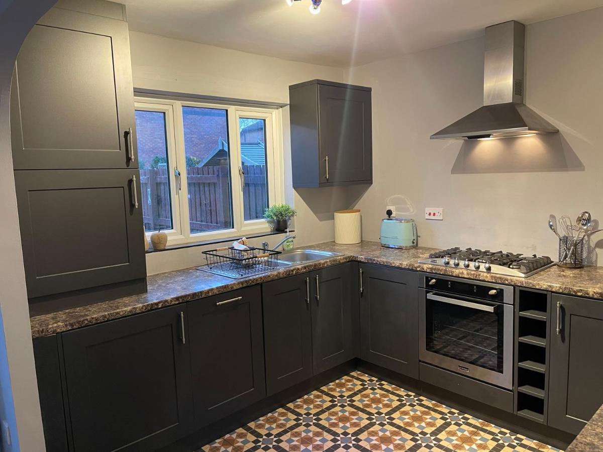 Tranquil 3 bedroom town house with Sky Glass - Housity