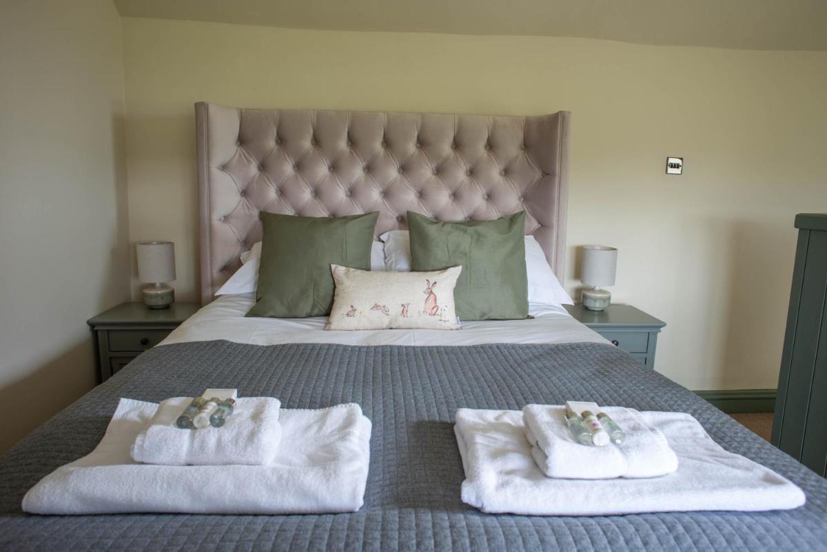Brosterfield Cottage - Housity