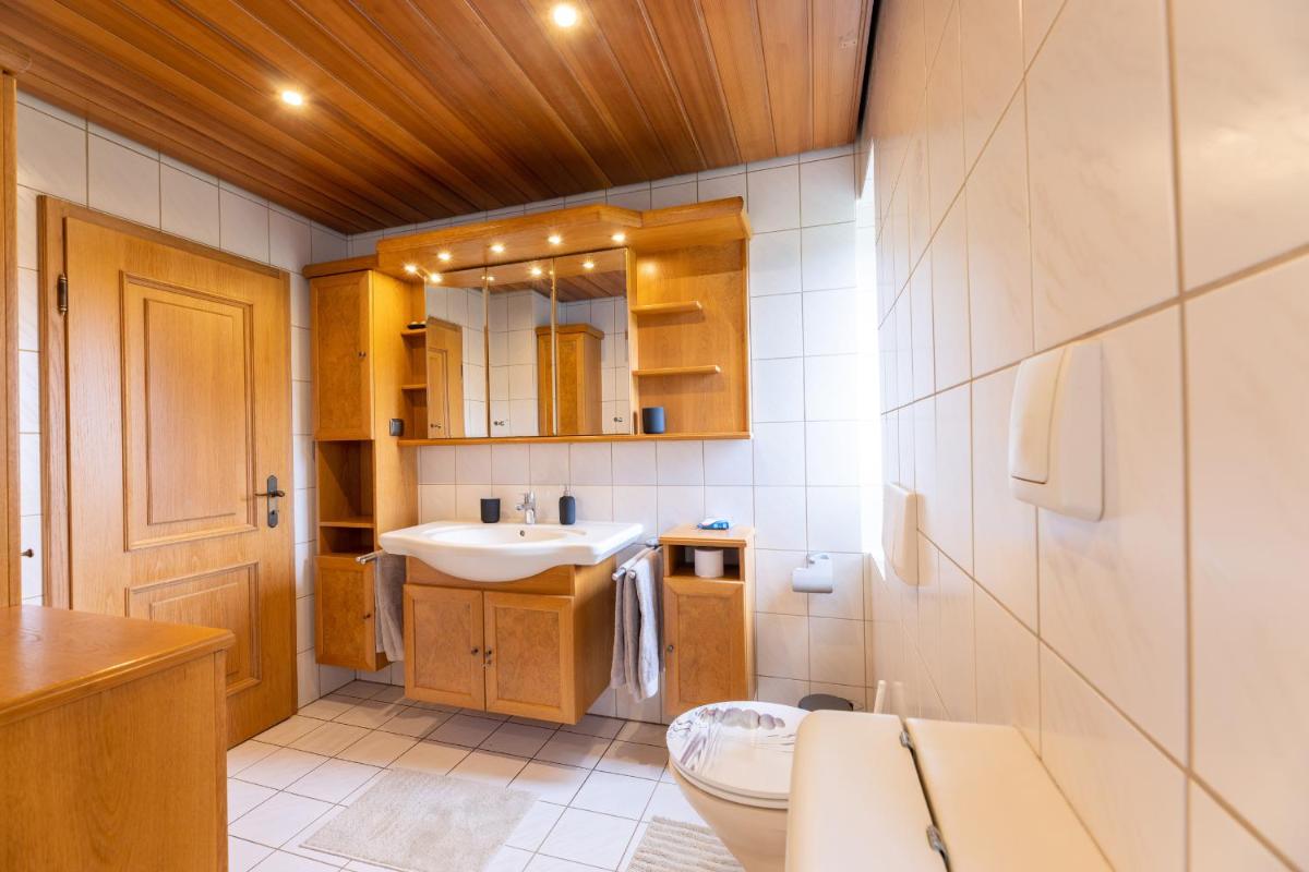 Ferienhaus mit 2 Wohnungen - ideal für Familien & Gruppen - Housity