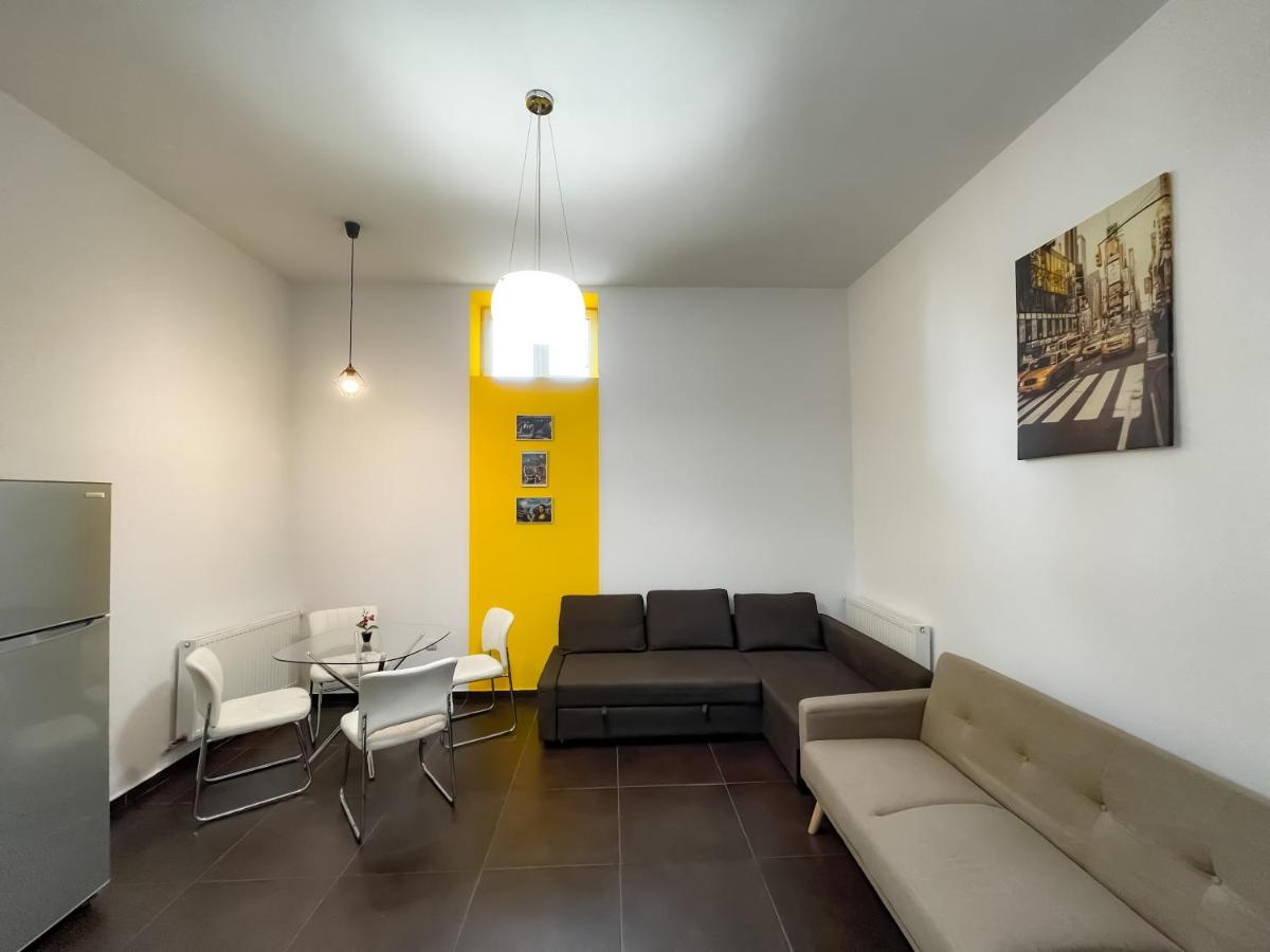 Cool Flat With Hot Tub In The Old Town - Housity