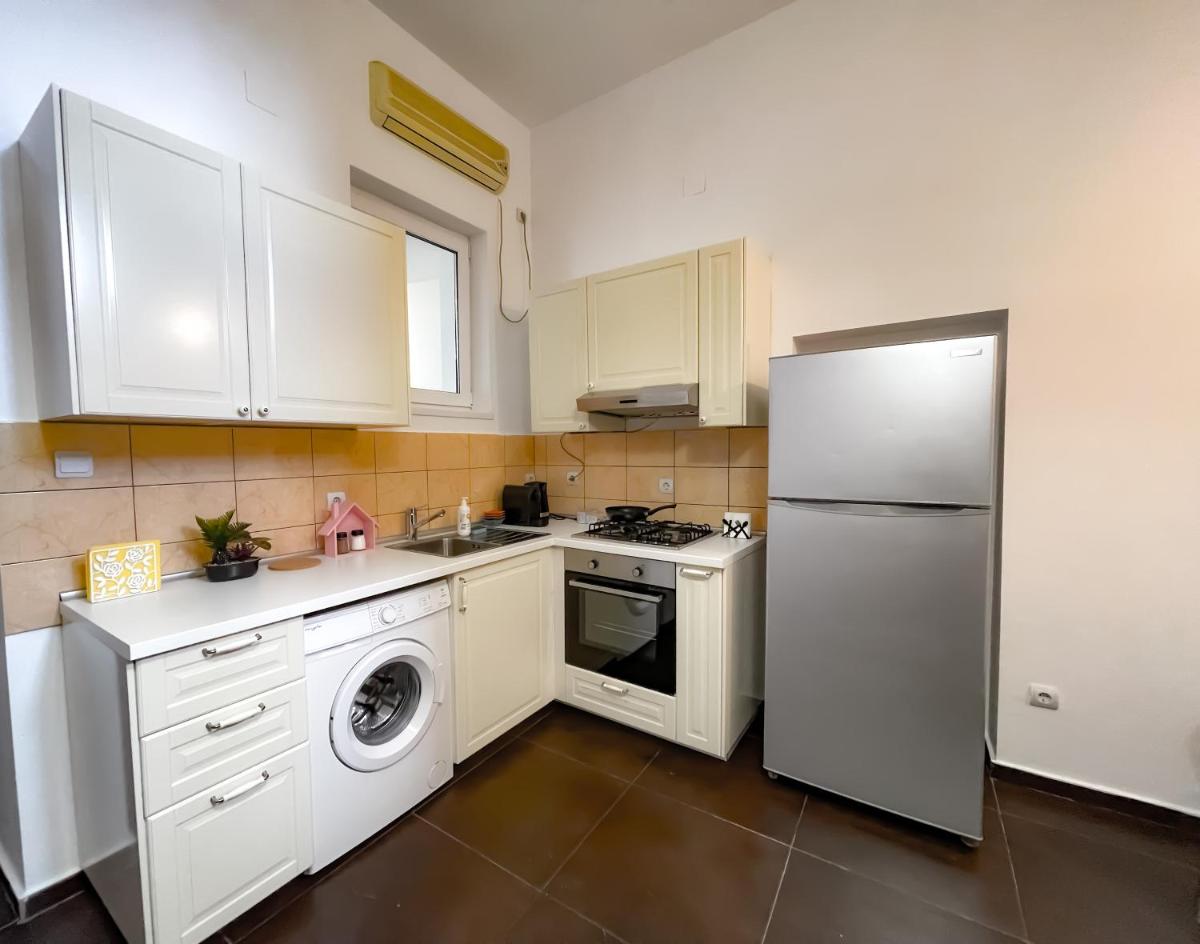 Cool Flat With Hot Tub In The Old Town - Housity