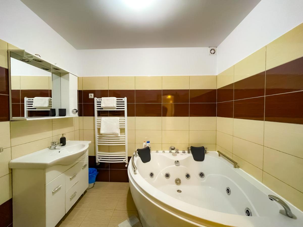 Cool Flat With Hot Tub In The Old Town - Housity
