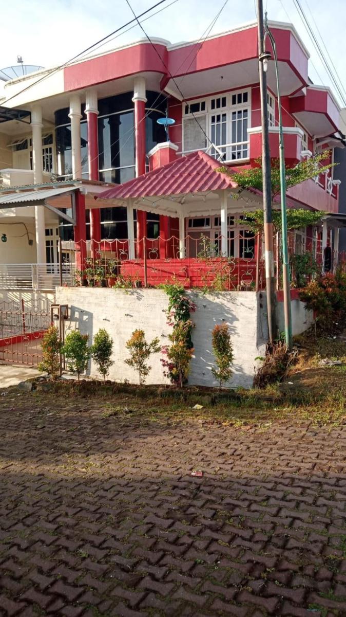Villa Musti Green Apple Cipanas - Housity