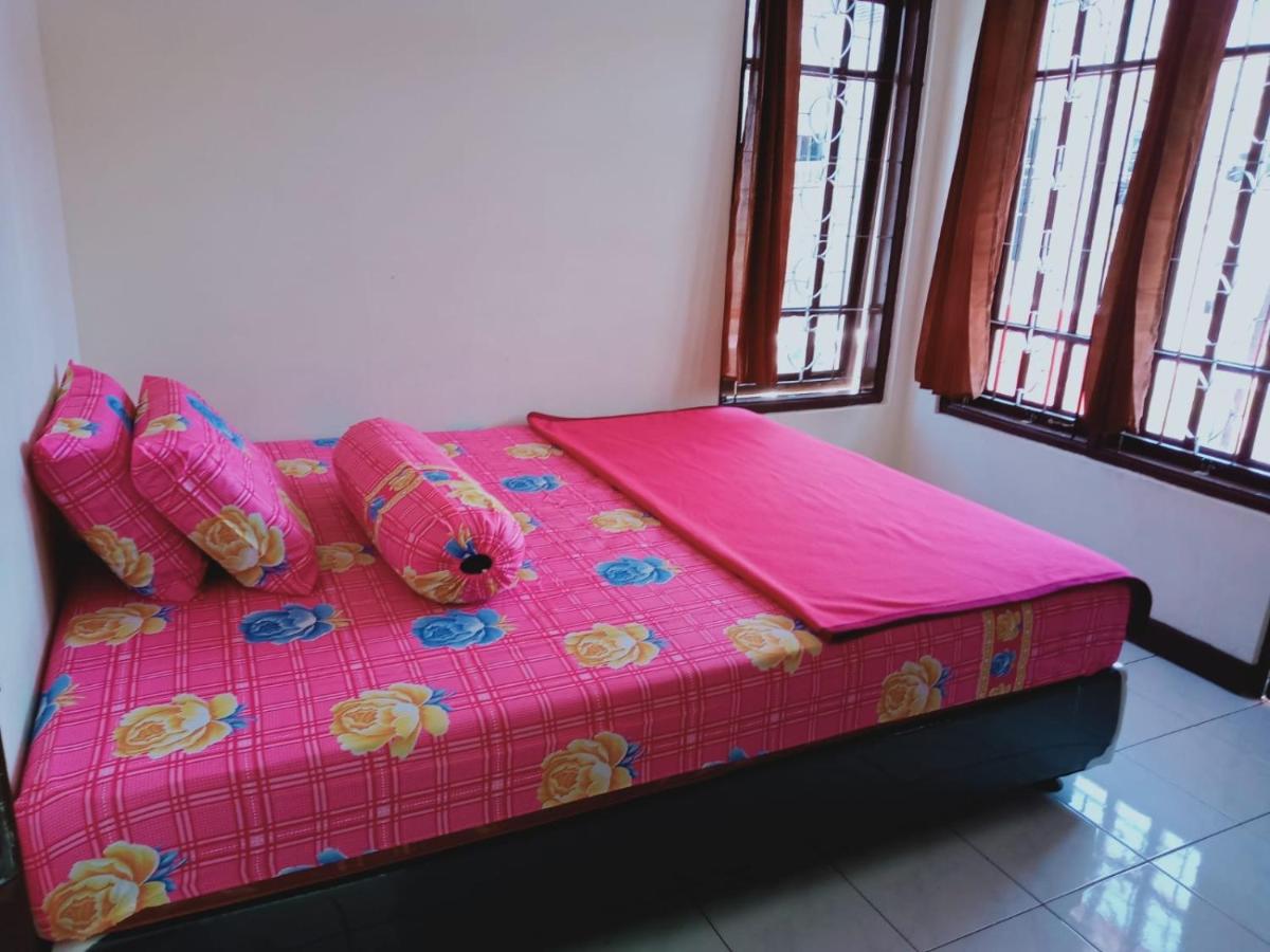 Villa Musti Green Apple Cipanas - Housity