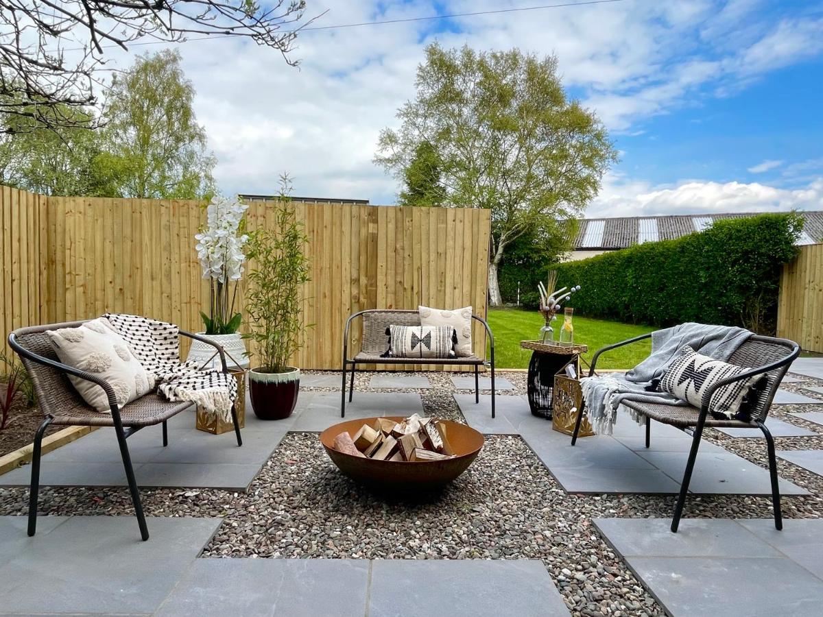 Stylish & Chic Central Apartment with Hot Tub - Housity