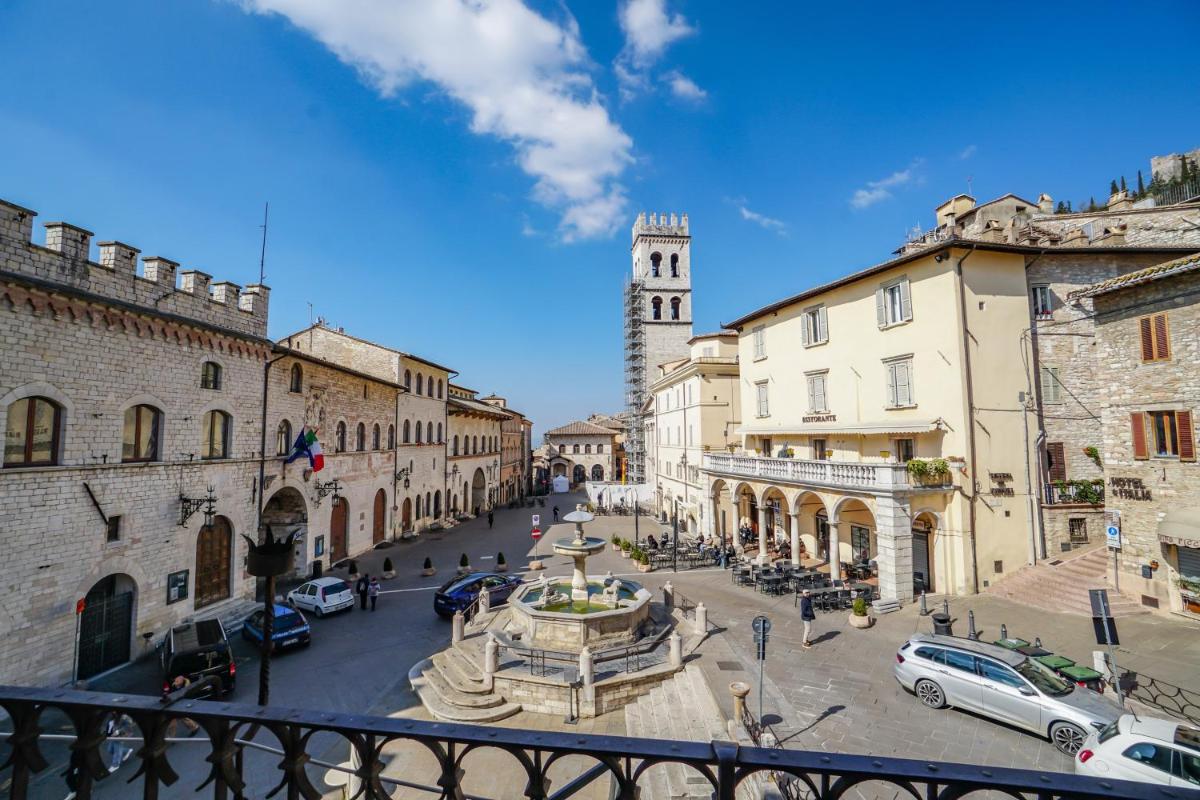 Ogni finestra è un quadro - appartamento ad Assisi - Housity