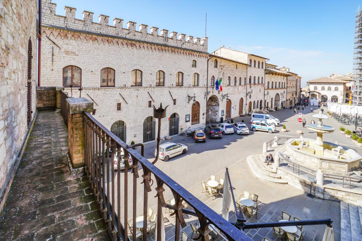 Ogni finestra è un quadro - appartamento ad Assisi - Housity