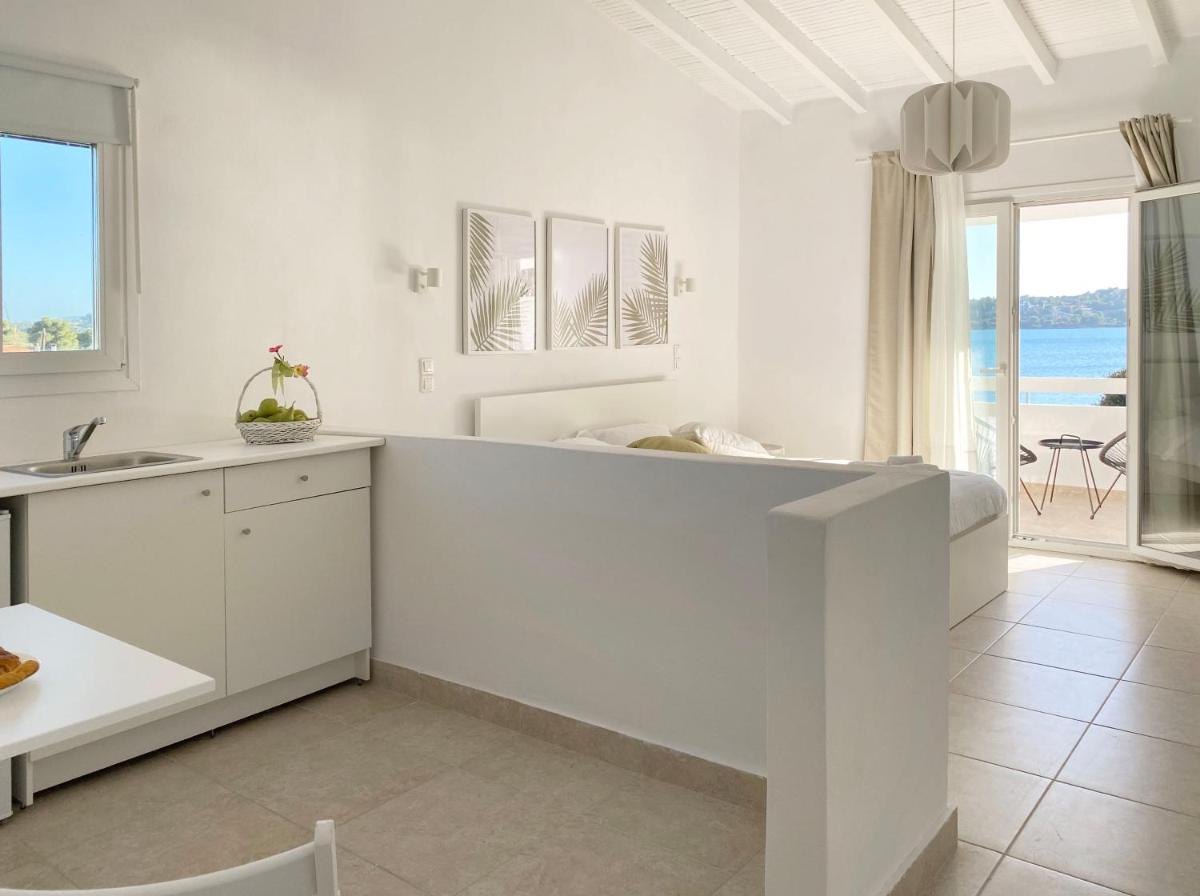Palm Suite Green - Housity