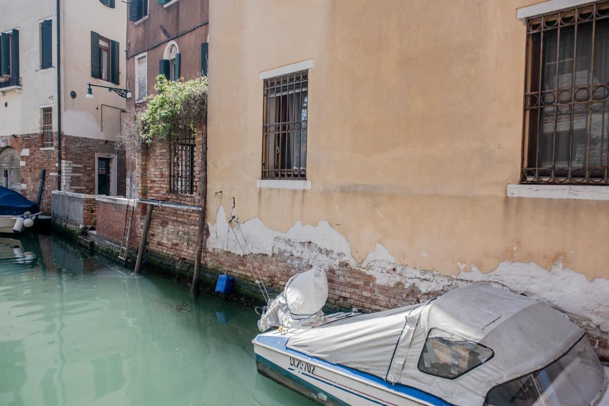 Gondola Rosa, incantevole vista sul canale - Housity
