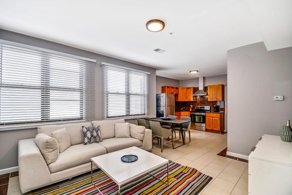 The Vacation spot! 2bd apartment steps away from the convention center - Housity
