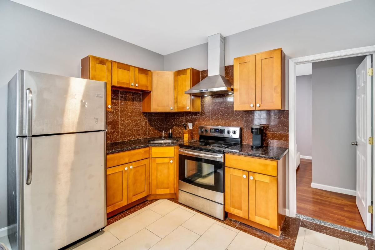 The Vacation spot! 2bd apartment steps away from the convention center - Housity