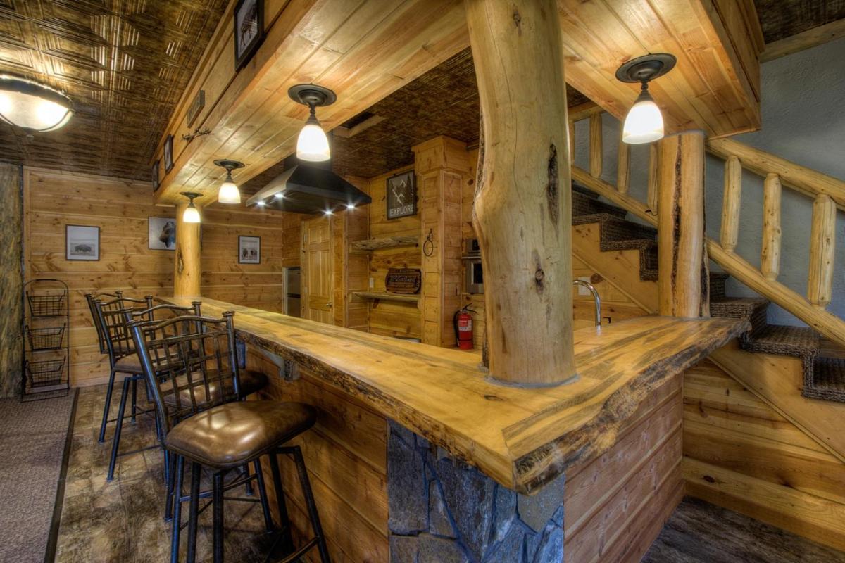 Eagle Pine Lodge - Housity