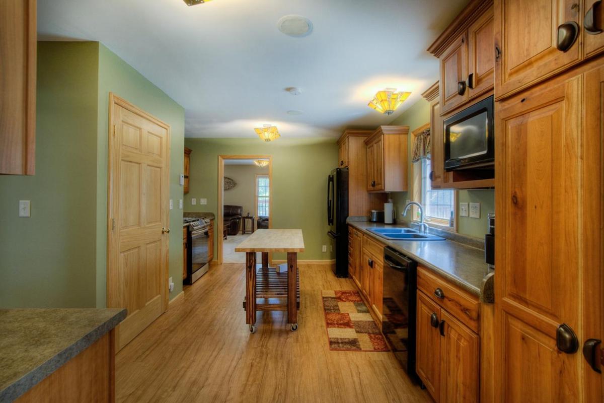 Eagle Pine Lodge - Housity