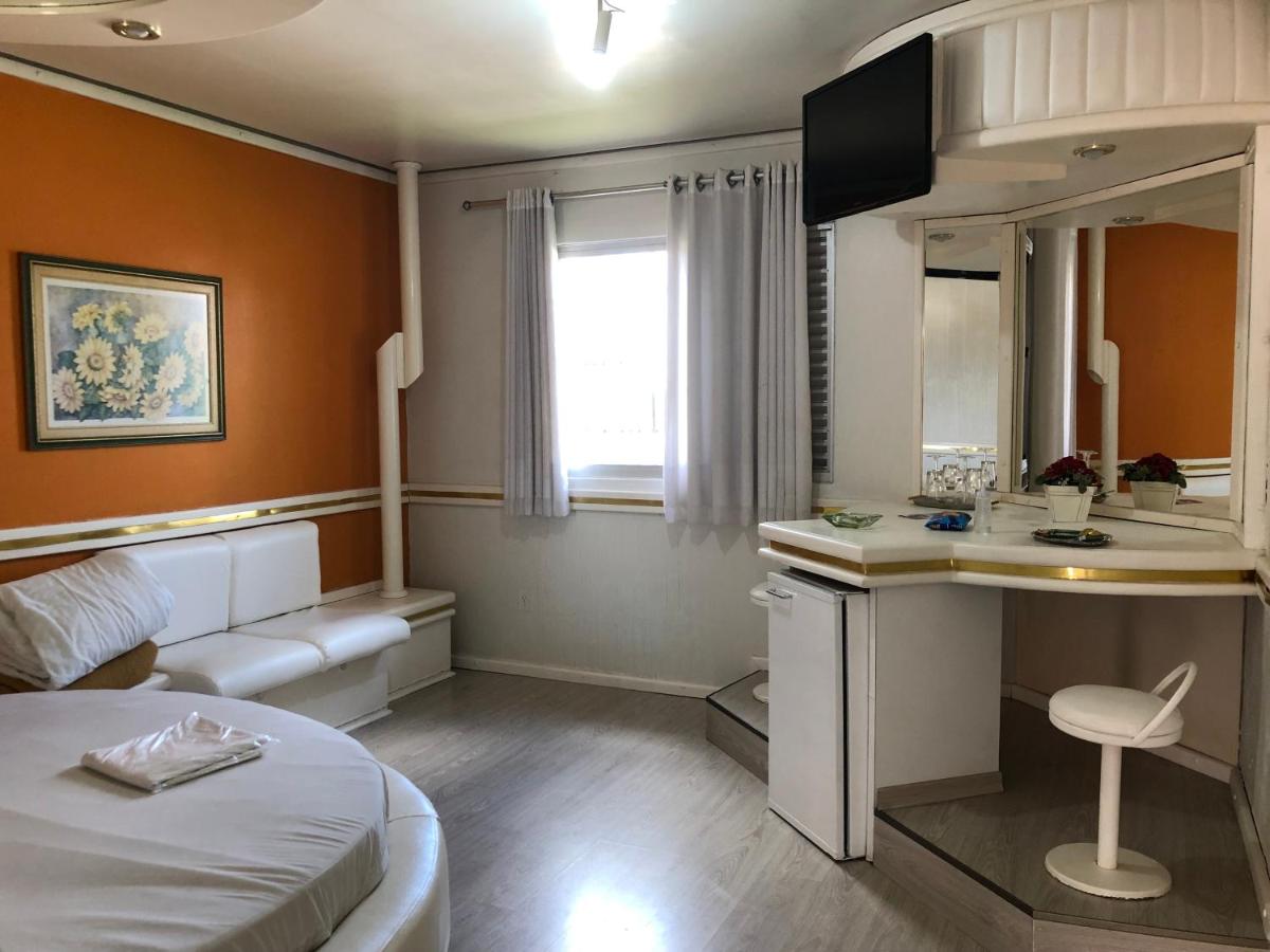 Hotel Vip's - Housity