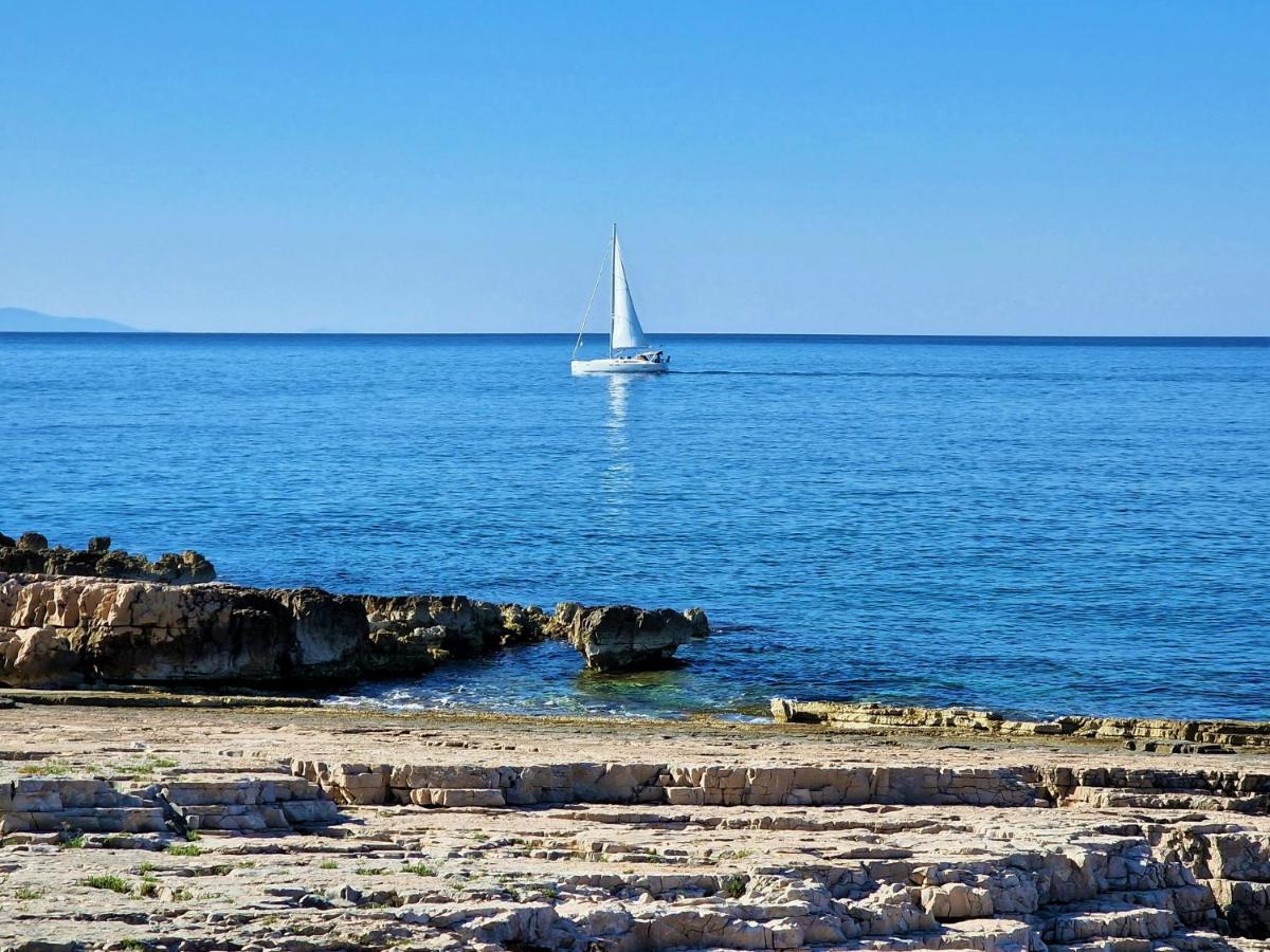 Escape holiday houses A&B, island Drvenik Mali, Trogir - Housity