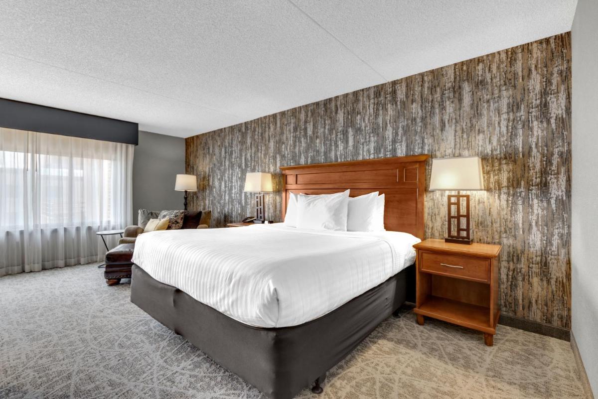 The Academy Hotel Colorado Springs - Housity