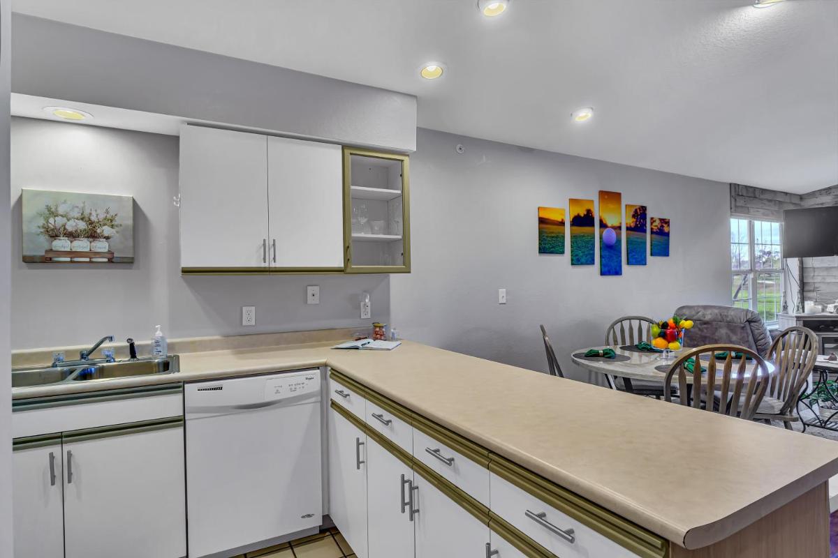 Suitetrails - Fairway Heights condo