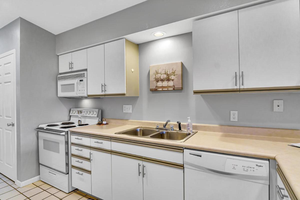 Suitetrails - Fairway Heights condo