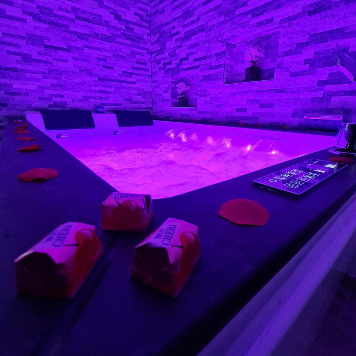 Superbe appartement privé avec jacuzzi - Housity