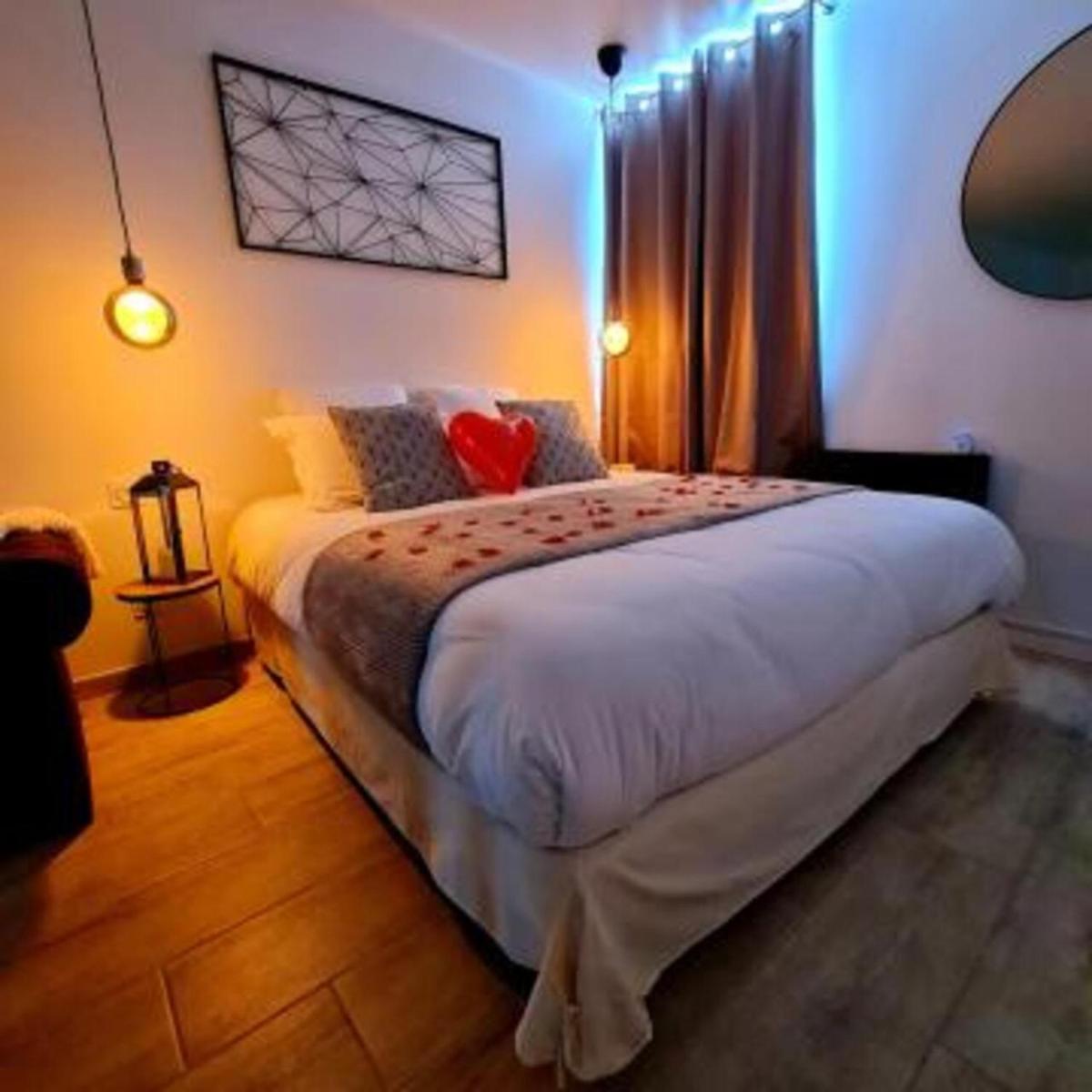 Superbe appartement privé avec jacuzzi - Housity