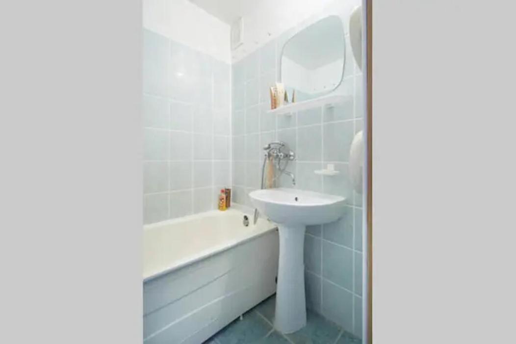 Cozy private room in a three room apartment Free parking Feel like at home - Housity