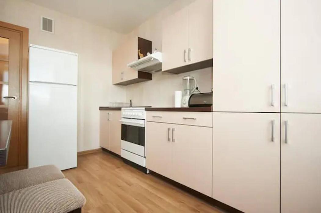 Cozy private room in a three room apartment Free parking Feel like at home - Housity