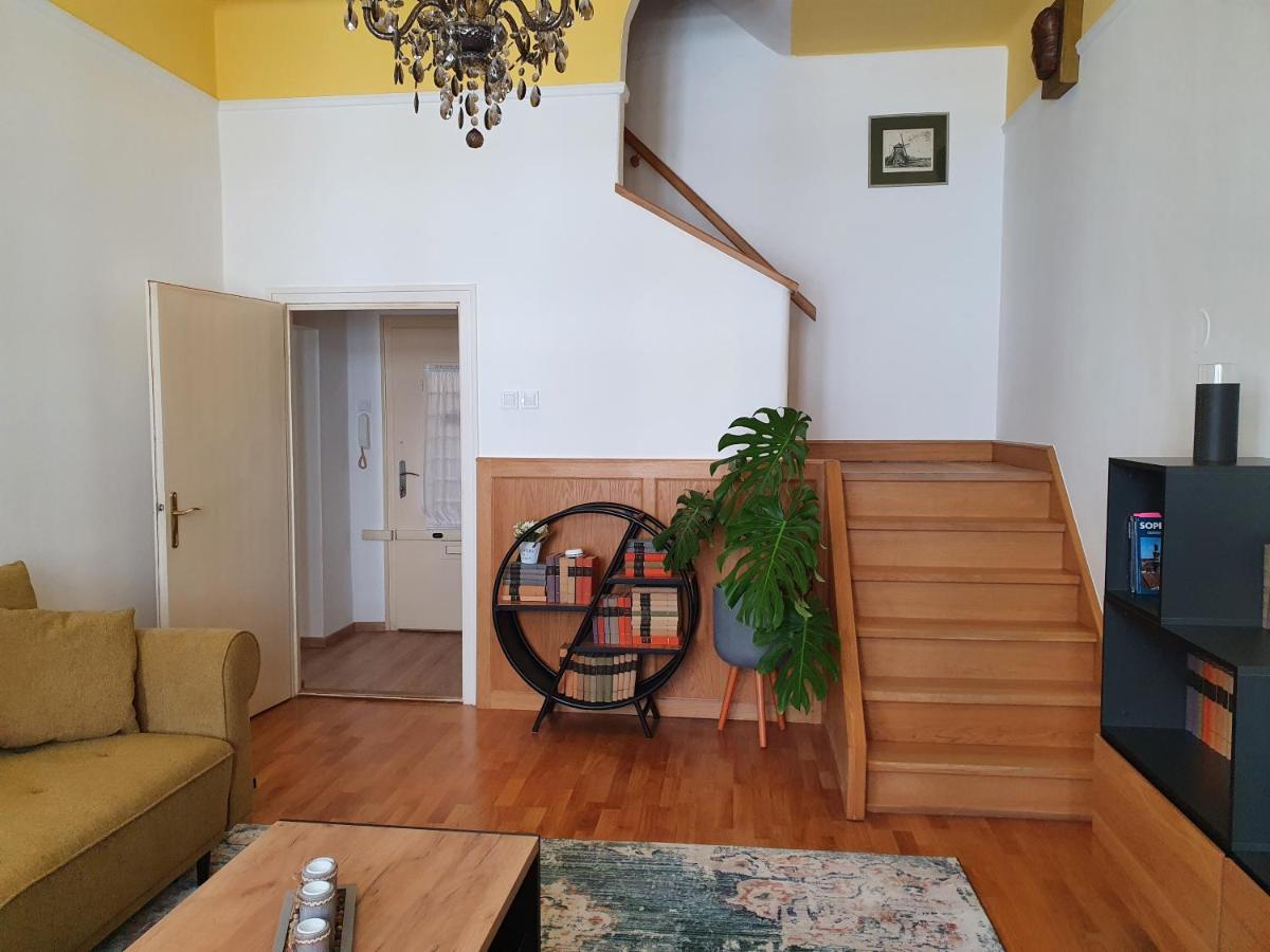 Romeo & Juliet - Housity