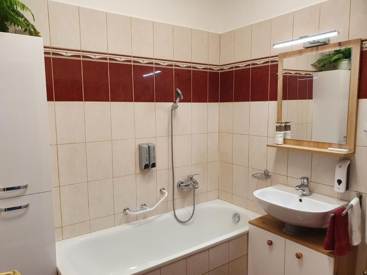 Romeo & Juliet - Housity