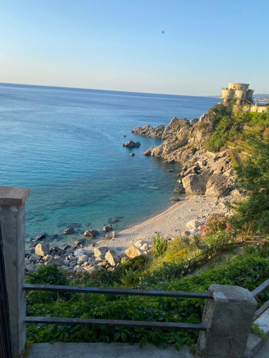 Appartamento al mare Caminia - Housity