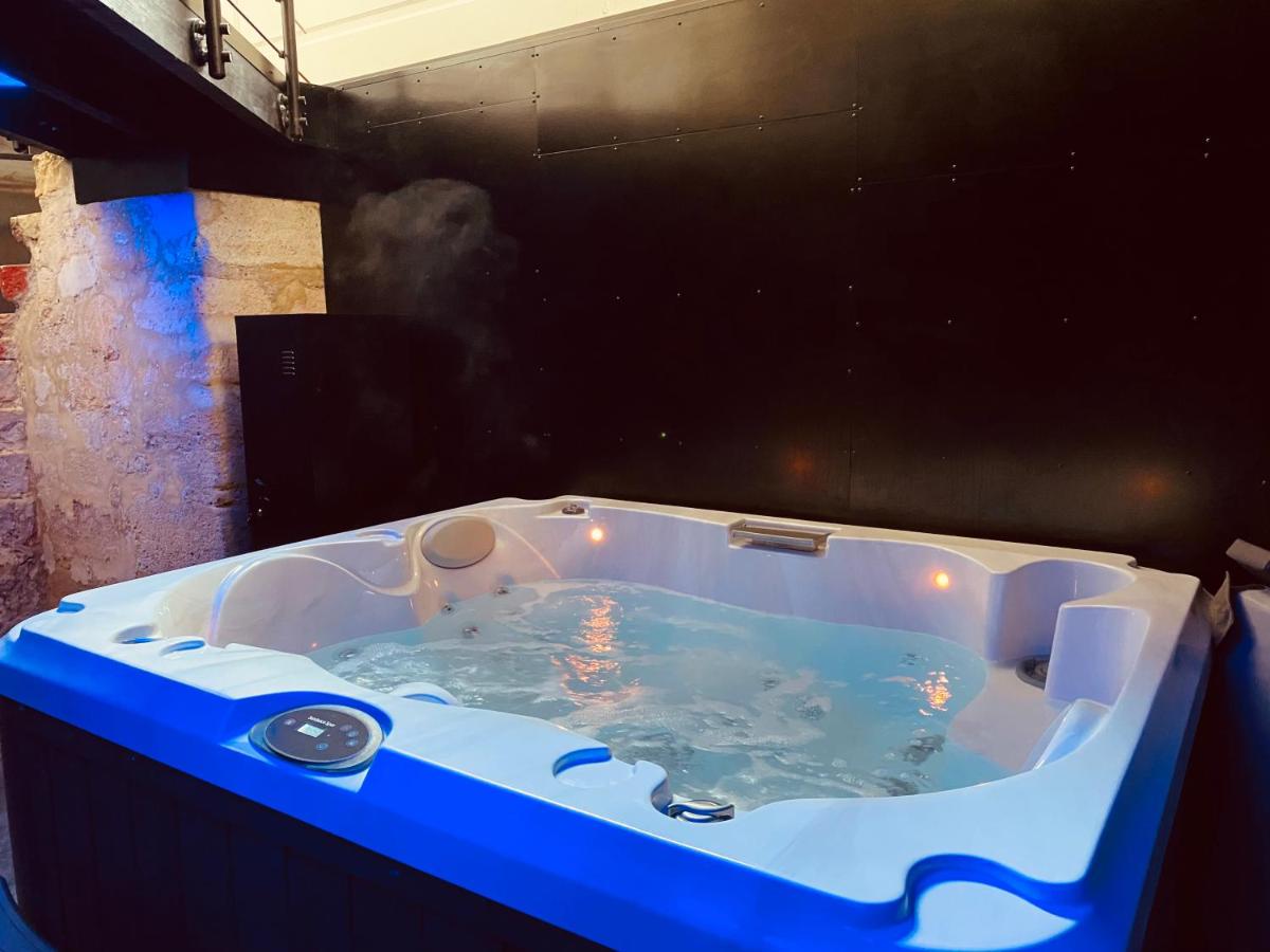 Mieuxqualhotel jacuzzi privatif La retro - Housity