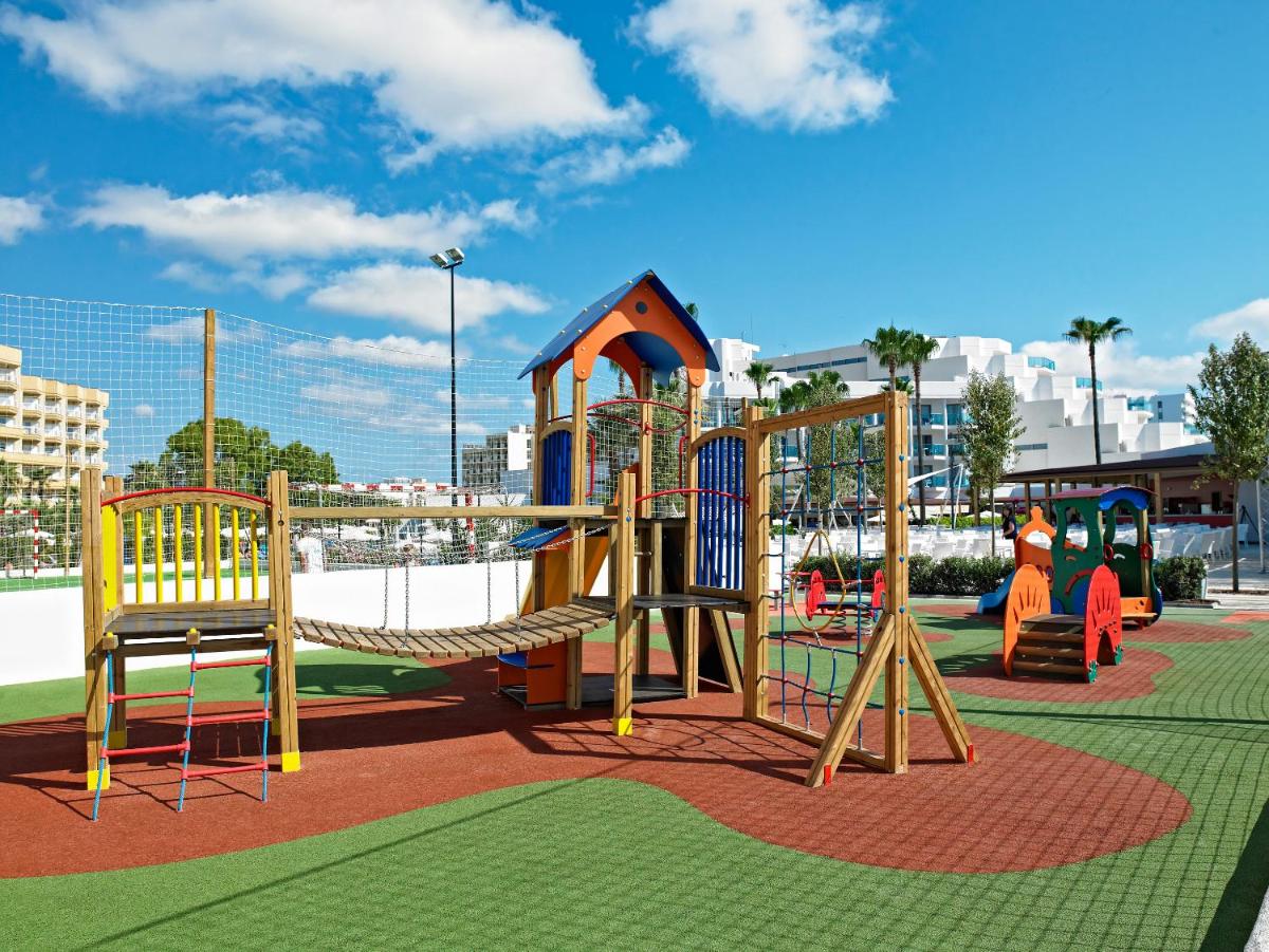 Zona de juegos infantil en Hipotels Cala Millor Park