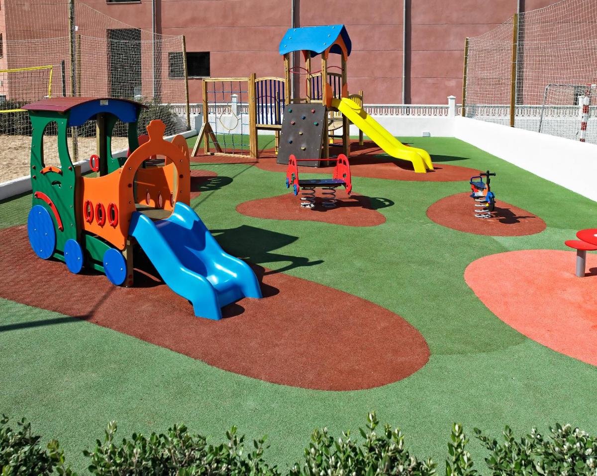 Zona de juegos infantil en Hipotels Cala Millor Park