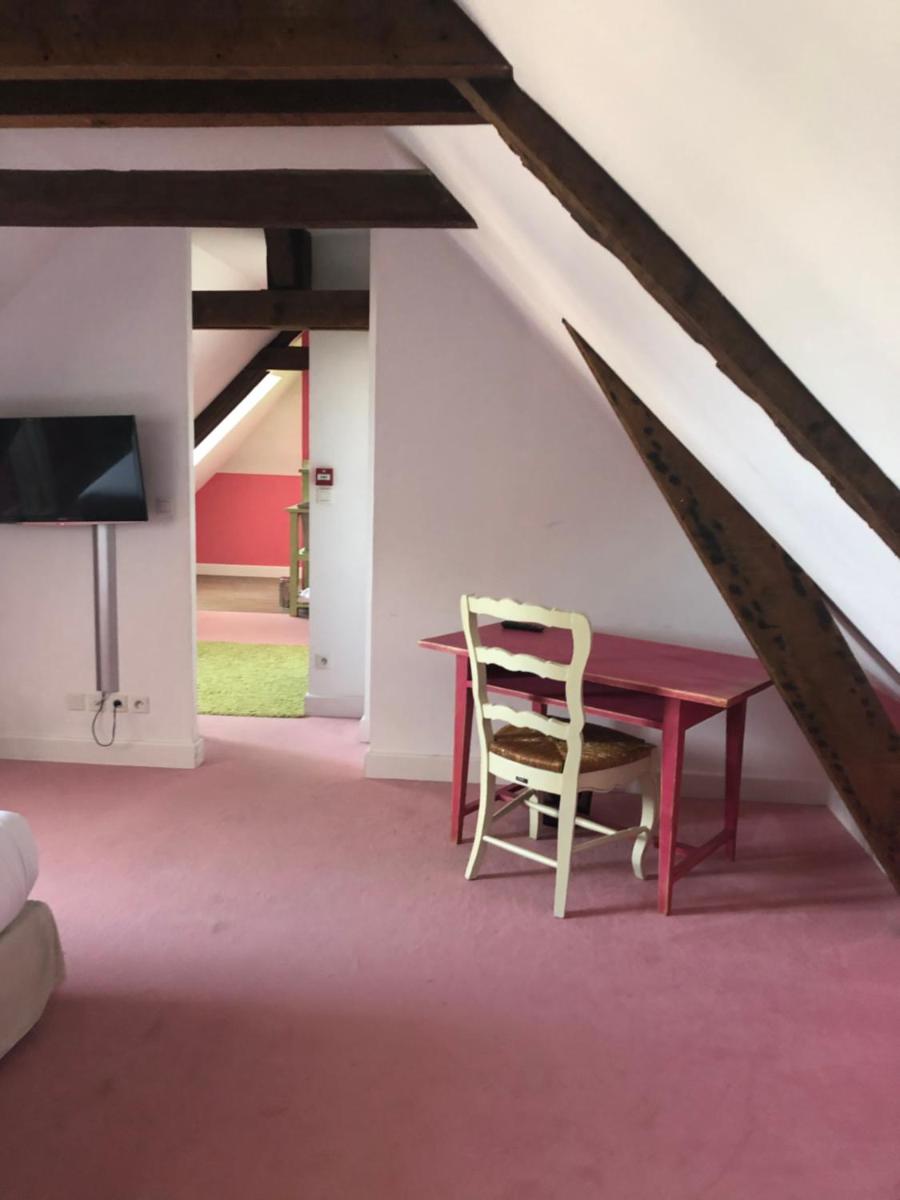 Télévision ou salle de divertissement dans l'établissement Hôtel 4 étoiles - Restaurants & Spa Périer Du Bignon