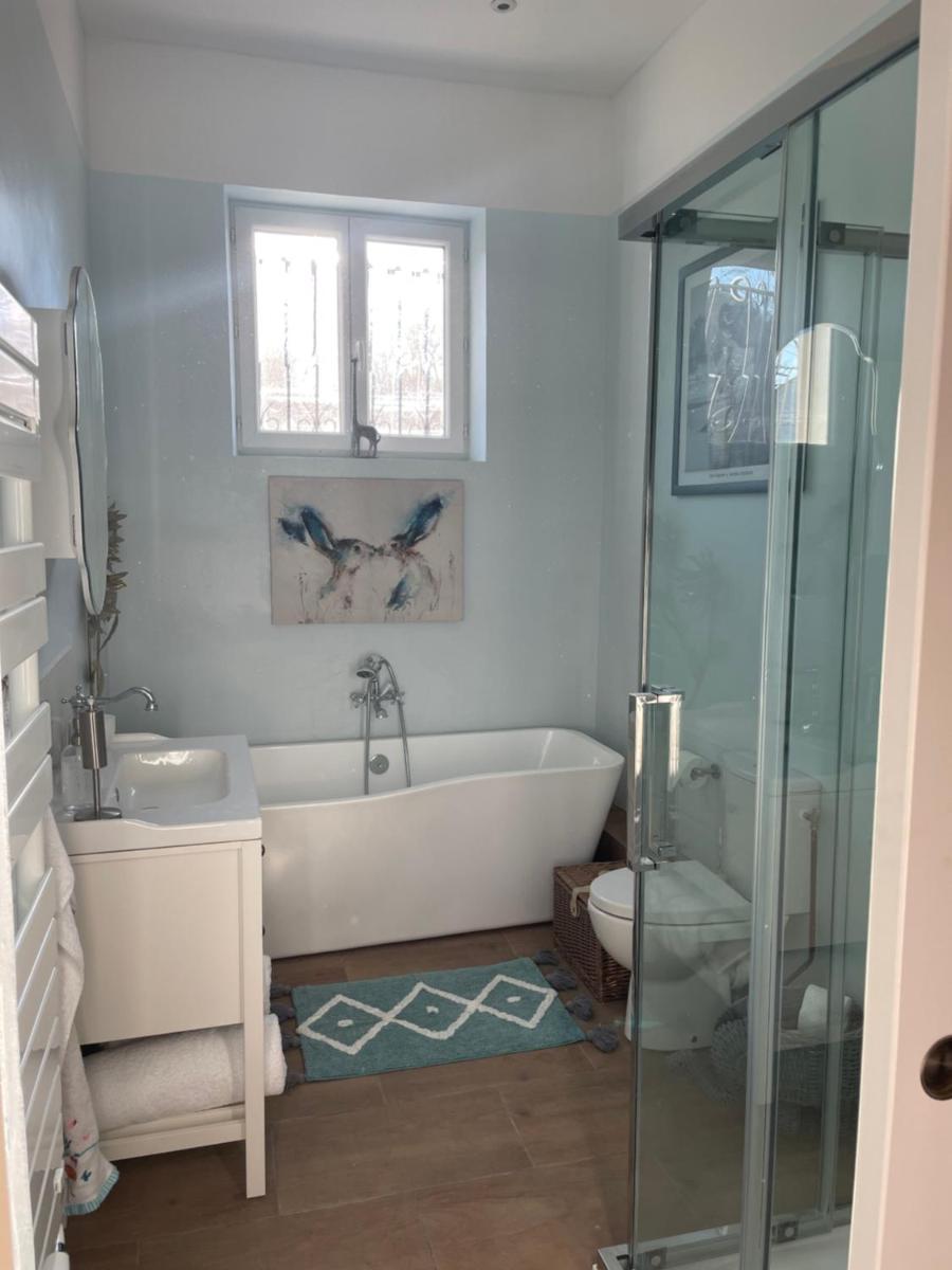 Newly renovated house with pool - Housity